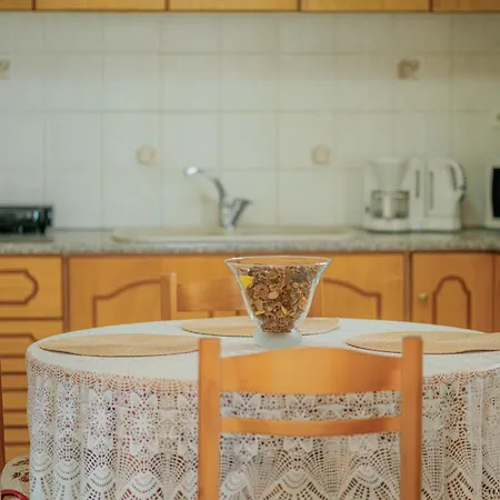 公寓 Akanthos House