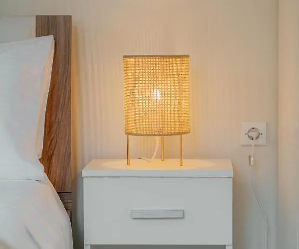 Апартаменты Akanthos House *